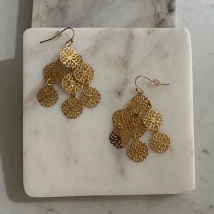 Chic Gold Filigree Drop Earrings
